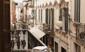 Caffe Delle Rose Les Chambres